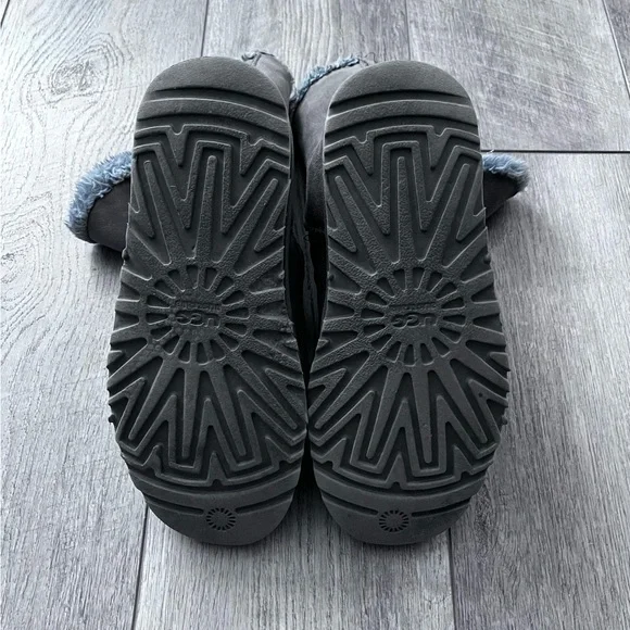 🥾 SOLD UGG Bailey Button II Boots - Picture 6 of 8